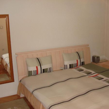 Jani Apartment พริสตีนา ภายนอก รูปภาพ