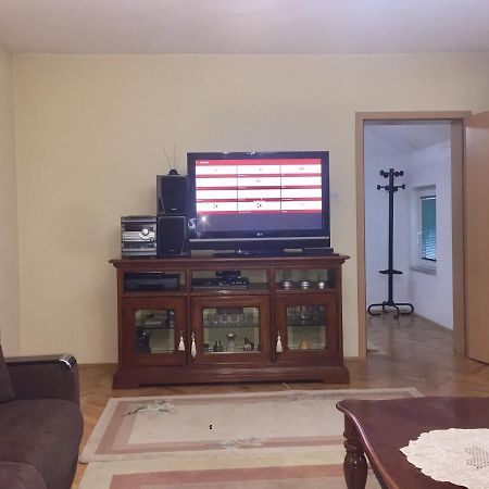 Jani Apartment พริสตีนา ภายนอก รูปภาพ