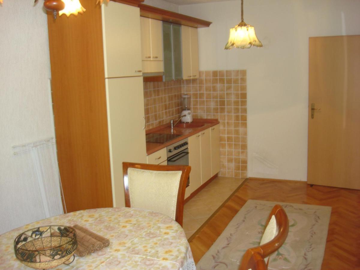 Jani Apartment พริสตีนา ภายนอก รูปภาพ