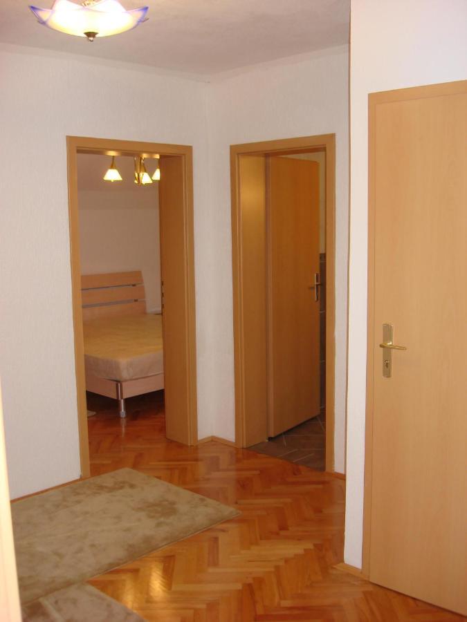 Jani Apartment พริสตีนา ภายนอก รูปภาพ